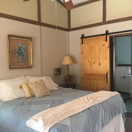 Acorn Hideaways Canton Sweet Tweet Guesthouse King Bed Экстерьер фото